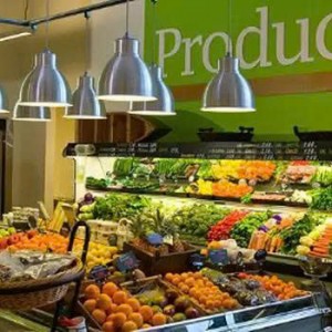 cần nữ bán làm ở lại ( Cửa hàng thực phẩm ) Tân Phú - lương 8tr