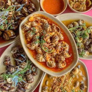 Quán  ốc nhỏ, không đông đúc, cần một người phụ việc làm cùng gia đình- Quận 8