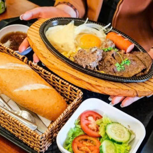 QUÁN BÒ NÉ Ở TÂN BÌNH CẦN TÌM BẠN PHỤ QUÁN LƯƠNG 10TR5