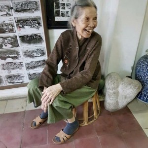 Nhà ở khu Cư xá Bắc Hải, Quận 10 cần tìm cô chăm bà 82 tuổi.