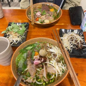 Quán bún bò tại Long Thành cần tuyển gấp 1 phụ quán, Lương 9 triệu 5 ( bao ăn ở )