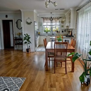 Chủ nhà cần cô giúp việc ở lại, nhà 1 trệt 2 lầu tại đường Hòa Bình, Quận 11