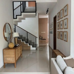 Nhà 1 trệt 1 lầu, có gác lửng và sân vườn nhỏ, Quận 4 - lương 10tr