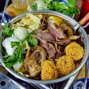 Cần 2 Nữ phục vụ , Làm quán Lẩu Dê , ở ở Tân Khánh Bình Dương cũ