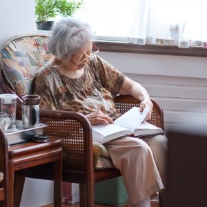 Nhà đường Đề Thám, Quận 1 cần gấp cô yêu thương người già về chăm bà 84 tuổi