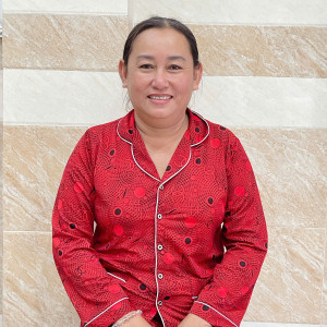 Chị E 47 tuổi người miền Tây hiền lành chịu khó , yêu thương em bé nên chị muốn nhận công việc chăm em bé và giúp việc nhà