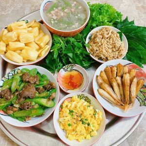 Tuyển Gấp Chị Chăm Bà Quận 10 - Lương 12 triệu ( bao ăn ở )