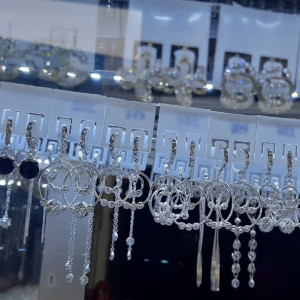 Tiệm bán bạc , trang sức ở Gò Vấp,Lương thử việc 7tr bao ăn ở