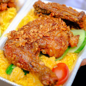 QUÁN Ở CƠM GÀ ,QUẬN BÌNH TÂN ( bao ăn ở )  Cần gấp nam 25 tuổi đổ lại , nữ đủ 16 – 54 tuổi ( bao ăn ở lại )