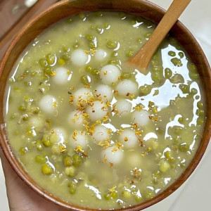 MẸ EM NĂM NAY 79 TUỔI NÊN ĐI ĐỨNG YẾU CẦN CHỊ VỀ DÌU BÀ ĐI , EM Ở BÌNH TÂN