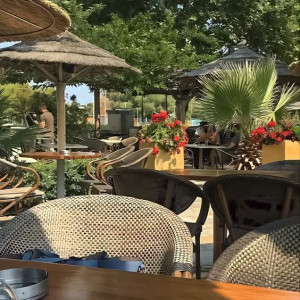 Phục vụ quán cà phê