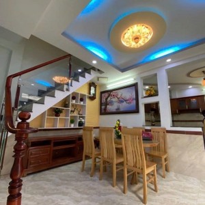 Lương 10tr, cần gấp cô giúp việc nhà 1 trệt 2 lầu ở quận 8 ( gđ 3 người )