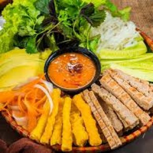 Môi trường vui vẻ – công việc nhẹ nhàng- cần chị phụ quán nem nướng- bao ăn ở