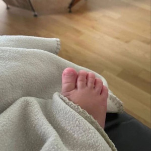 Cần gấp chị bảo mẫu, bé được 7 tháng , nhà ở quận 5 .