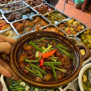 Tuyển gấp người phụ quán cơm quận 10, gần chợ lớn - Lương 8 triệu bao ăn ở