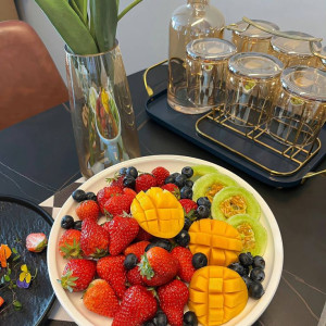 Quận 10 có nhà 1 trệt 2 lầu đang cần người phụ cơm nước, em trả 14 triệu ạ!