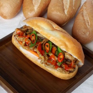 Bán bánh mì chả cá ở Quận 1