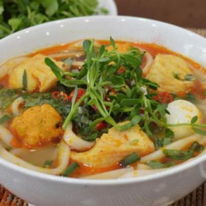 Nhà chị Thúy cần chị giúp việc nhà, Chị Thúy hay làm tăng ca nên cần chị làm ở lại