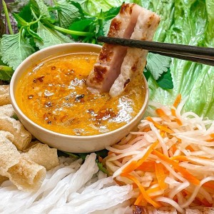 Cần chị NẤU ĂN NGON,quận 7 Lương khởi điểm : 9 triệu ( bao ăn ở )