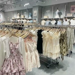 Shop quần áo cần người bán tại đường Cách Mạng Tháng 8, Quận 10