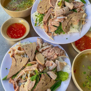 CẦN GẤP 2 BẠN TRẺ PHỤ QUÁN CHÁO LÒNG Ở LẠI LÀM TẠI ĐƯỜNG NGUYỄN VĂN LINH- QUẬN 7