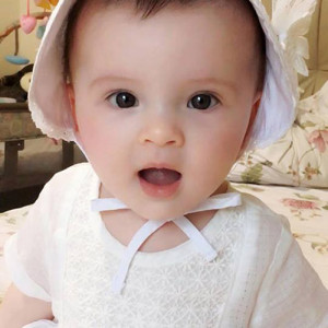 GIA ĐÌNH CÓ 2 VỢ CHỒNG VÀ BÉ 5 THÁNG