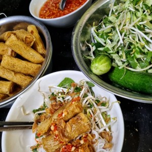 Nhà 2 lầu, có 4 người lớn sinh hoạt, cần người làm việc nhà ở Nguyễn Chí Thanh, Quận 11