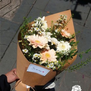 Cần người phụ đóng ( hoa ), ở Tân Bình