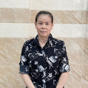 Chị Trinh 49t quê Hậu Giang nhận giúp việc nhà phụ chăm bé.