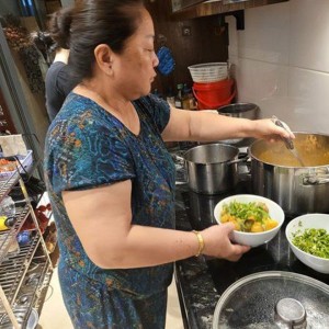 Nhà Em Có Bà Đi Lại Yếu Ở Châu Văn Liêm- Quận 5- Chị Về Lo Cơm Nước Cho Bà- Bao Ăn Ở