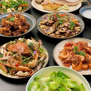 Cần tìm cô chuyên nấu ăn cho gia đình ở quận 10 ( làm ăn ở lại )