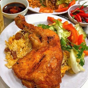 Phụ quán cơm - quận 2 - lương 9tr bao ăn ở