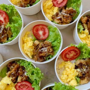 Quán cơm tại Quận 6 cần cô phụ bếp, rửa chén, dọn dẹp, làm ở lại