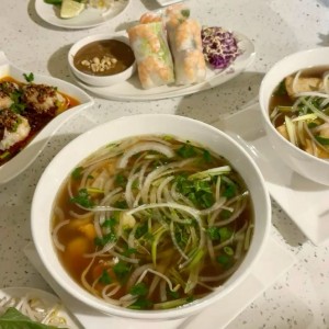 CẦN PHỤ QUÁN PHỞ ĂN Ở LẠI