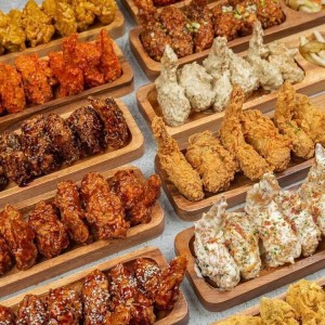 Tiệm Gà Sốt Cay – Cơm Hộp  Quán Nhỏ Ở Nguyễn Hữu Cảnh, Bình Thạnh Cần Nam/ Nữ Phụ Quán.