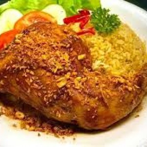 Phụ quán cơm gà ở Quận 11