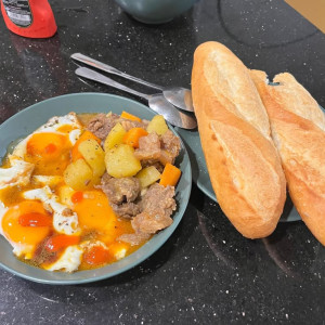 Tuyển Giúp việc nhà Quận 1 ở lại - Lương 13 triệu