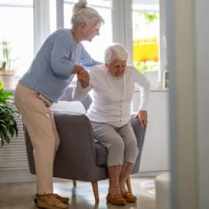Quận Phú Nhuận cần chị chăm bà 86 tuổi ko đi đứng lại được