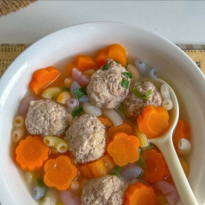 Cần chị giúp việc nhà ,  ở Hóc môn Lương: 9 tr ( bao ăn ở )