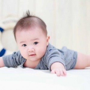 HẰNG NGÀY EM ĐI LÀM NÊN CẦN CHỊ VỀ CHĂM BÉ 6 THÁNG