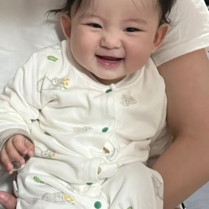 Bé ngoan 8 tháng tuổi ở quận 10 cần cô về chăm