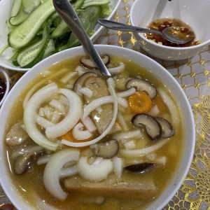 Nhà ở đường Nguyễn Thị Tú, quận Bình Tân cần người chăm ông 85 tuổi bị yếu chân