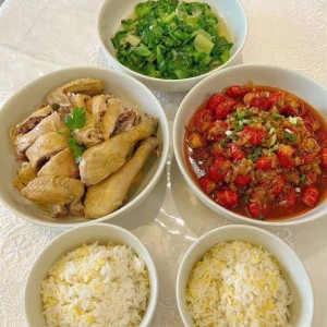 Cần cô có bằng cấp nấu ăn cho gia đình ở quận 10 ( ăn ở lại )