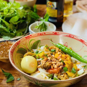 Cần gấp nữ đủ 16 – 54 tuổi (làm bao ăn ở lại ) Làm công việc Phụ quán, bưng bê, dọn dẹp.