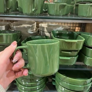 Bà Lớn Tuổi Nên Hơi Chậm Cần Chị Về Hỗ Trợ Bà