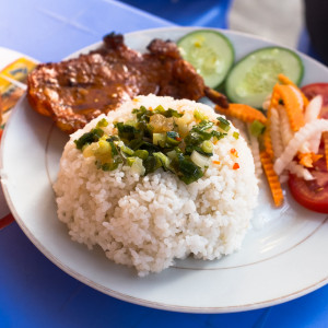 Cần gấp nữ đủ 16 – 45 tuổi ( bao ăn ở lại ) Phụ quán cơm ở quận Tân Phú