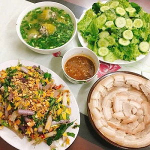 Quán cà phê cần tuyển phụ quán, bưng bê, phục vụ