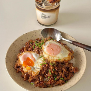 EM Ở GẦN PHỐ ĐI BỘ NGUYỄN HUỆ, QUẬN 1 CẦN CHỊ CHĂM BÀ LƯƠNG 12 TRIỆU