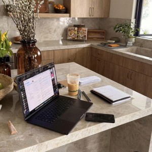 Lương 8tr - cần chị giúp việc, trực điện thoại - Bình Tân ( 25t đổ lại )