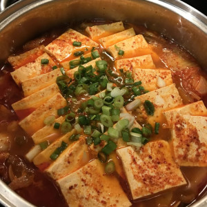 Nhà em cần gấp cô giúp việc nhà thật thà, siêng năng ở Quận 10.